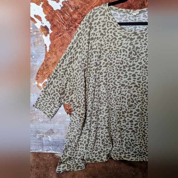 La Miel Leopard Print Drop Shoulder Tee - Picture 5 of 16
